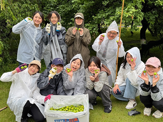 雨の中、みんなで頑張りました