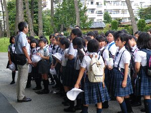 校長先生のお話では、「いい顔になって帰ってきましたね。出発する前と比べて、一つ成長した皆さんがここにいます。」 と子ども達の成長を喜ぶお話がありました。