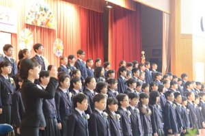 卒業生がそろって