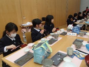 持ち方に気をつけて