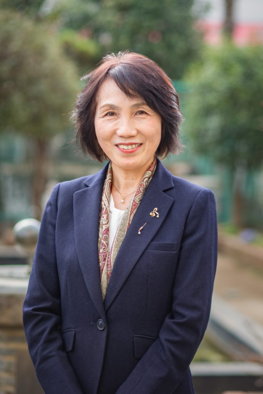 校長　小勝　亜希子